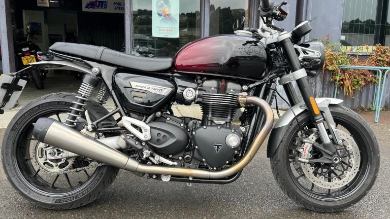 2024 TRIUMPH SPEED TWIN 1200 STEALTH EDITION in Stealth edition