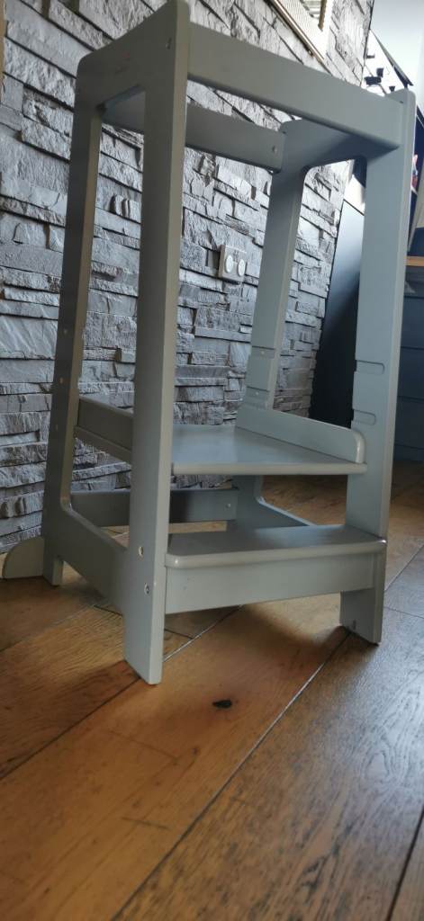 Kitchen helper tower