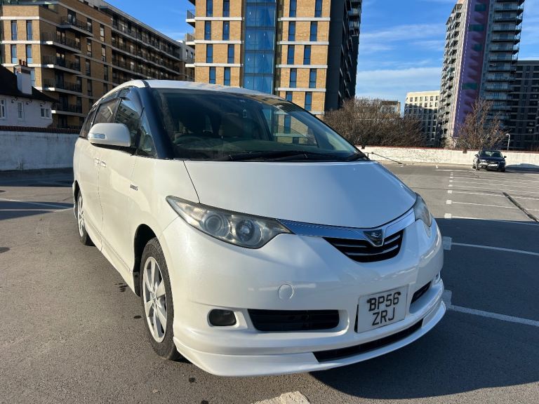 Toyota Estima Hybrid Petrol - 2006 56 - 7 Seater - Recliner seats - 1 owner 