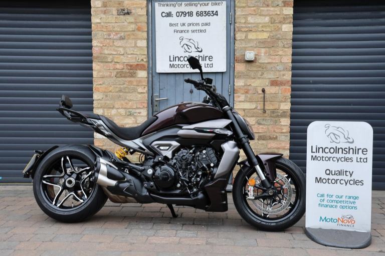 25 Ducati X DIAVEL V4