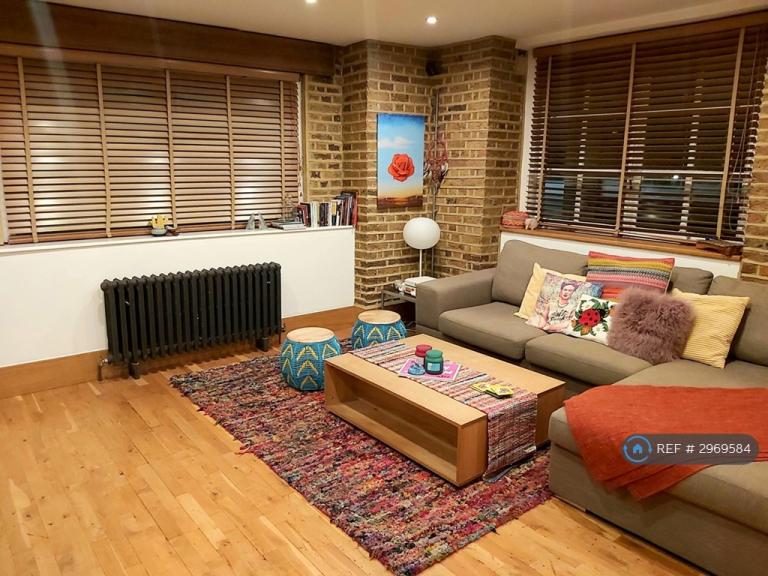 1 bedroom flat in Tower Bridge Road, London, SE1 (1 bed) (#2969584)