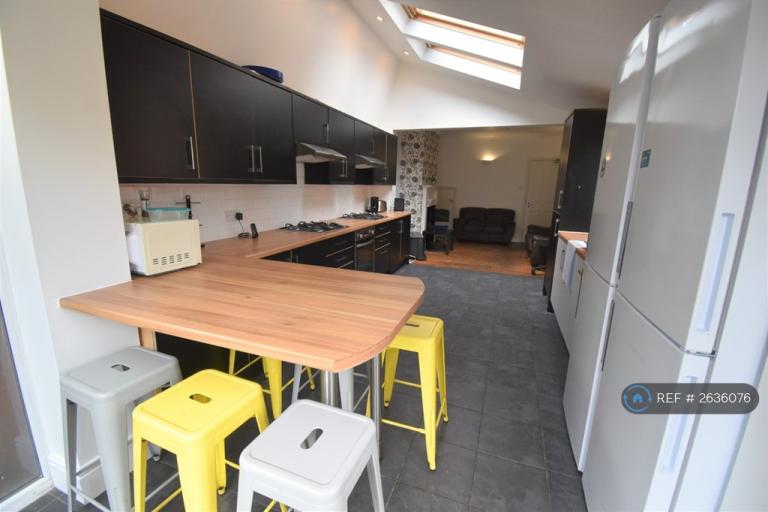 6 bedroom house in Blenheim Road, Reading, RG1 (6 bed) (#2636076)