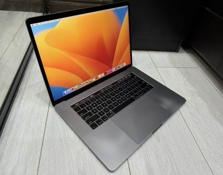 Apple MacBook Pro i7 Laptop Full 2k IPS 15.4" TouchBar SSD ( Ventura 2022 OS )
