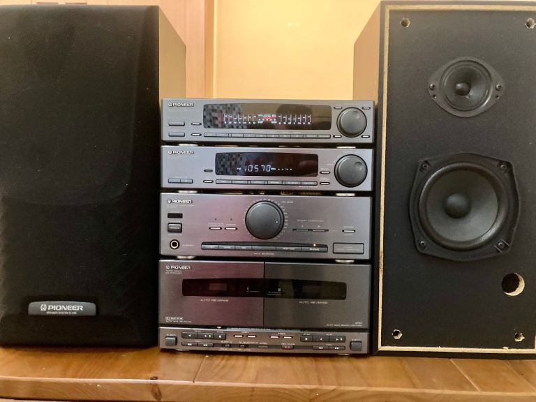 Pioneer AP510 Stereo  System and SpeakersVintage  Hifi Tape Tuner Amplifier Graphic