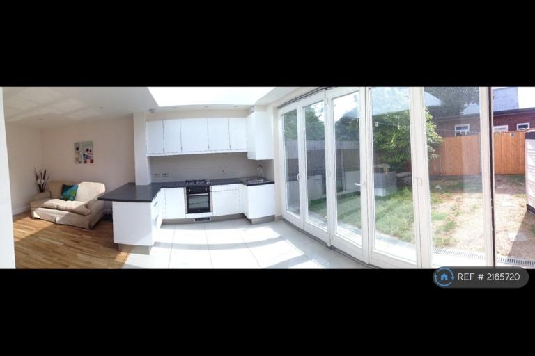 3 bedroom flat in Golders Rise, London, NW4 (3 bed) (#2165720)