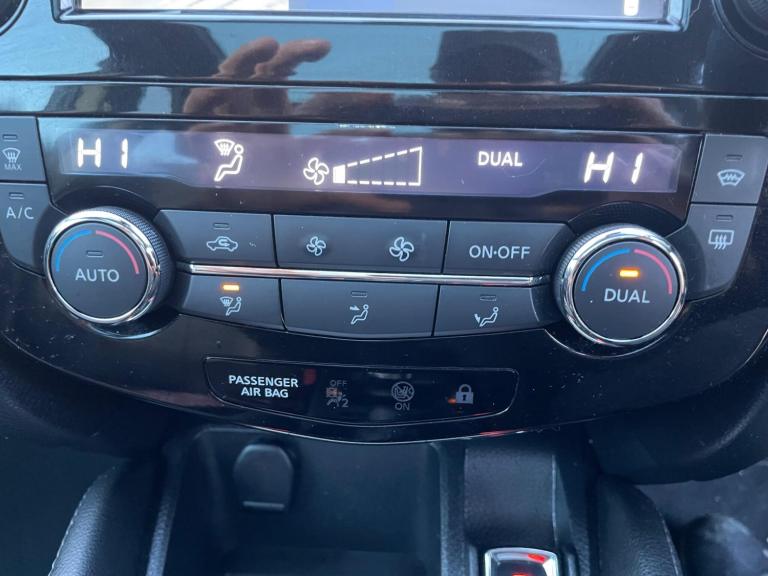 2015 Nissan Qashqai 1.6 dCi Tekna 2WD Euro 6 (s/s) 5dr HATCHBACK Diesel Manual