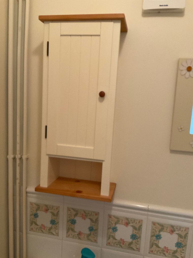 Cream and Wood Wall Cabinet with Shelves – with a wooden mirror. Good Condition
