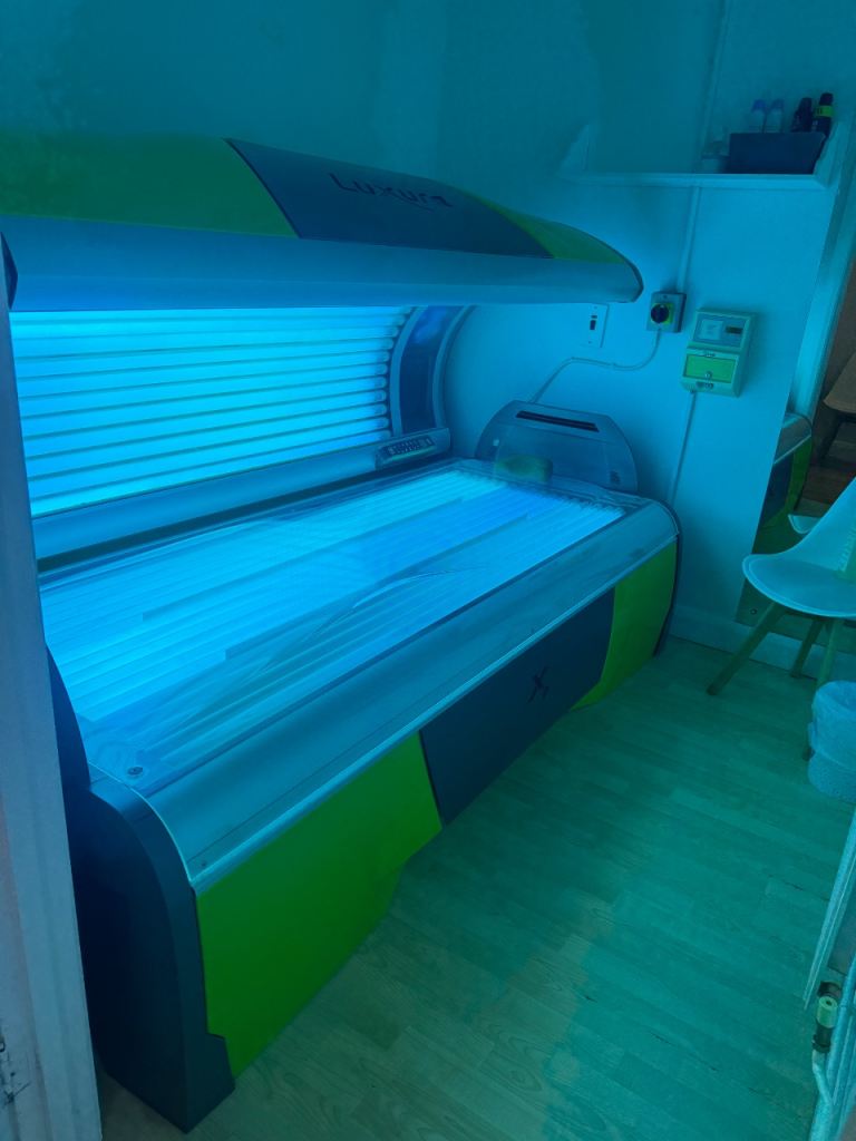 Luxura V5 Vertical Sunbed - Good Working Order