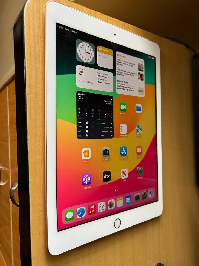 iPad 6th Generation WiFi + cellular 