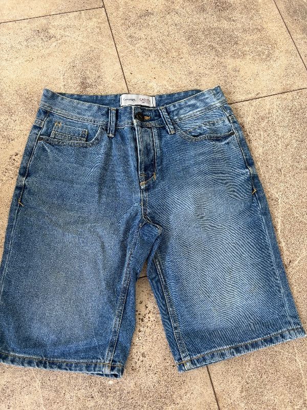 Men's denim shorts to fit size 30 inch waist