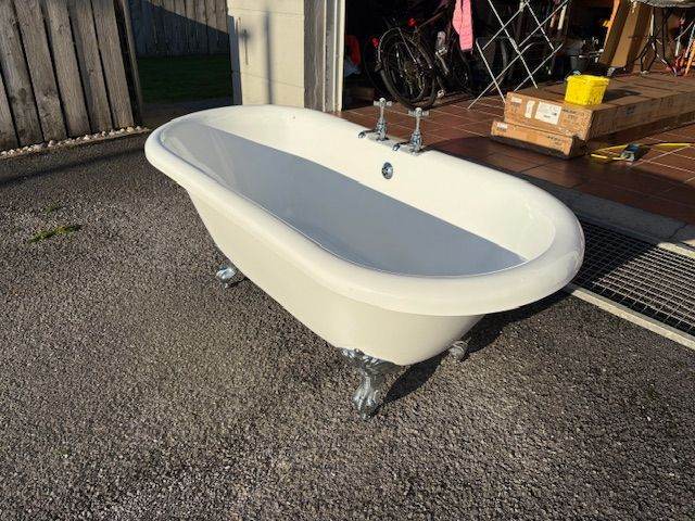 Plastic Bath Tub Freestanding with taps