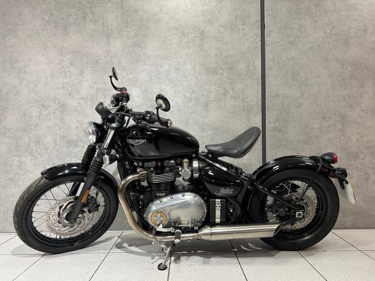 2017 Triumph Bonneville Bobber 1200 - 17541 miles - CANTILEVER SEAT! 