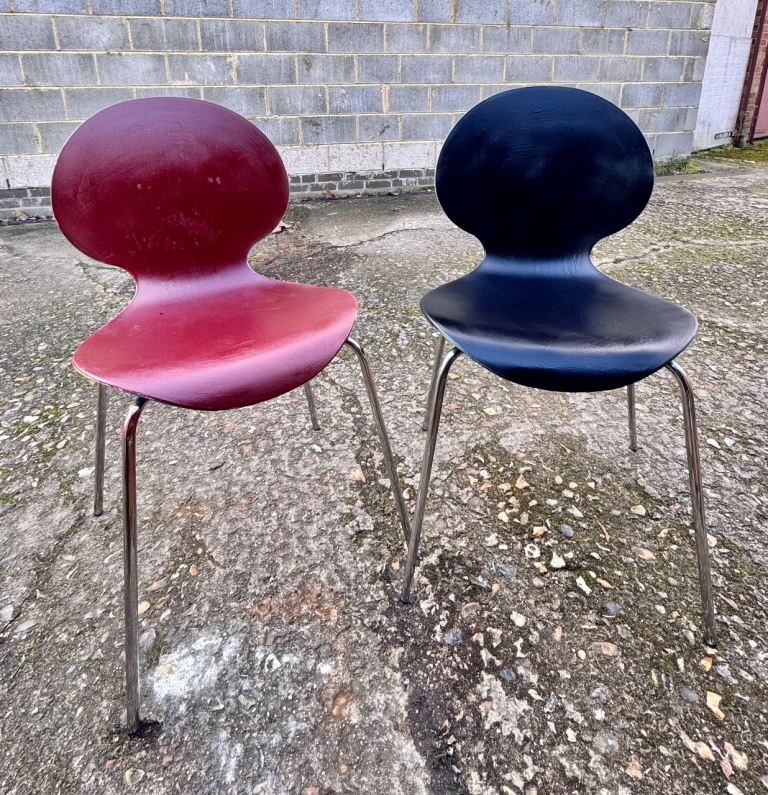 Arne Jacobsen Series 7 style chairs