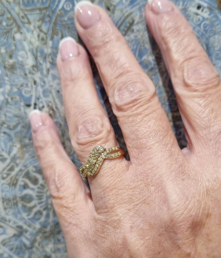 Gold 9ct Diamond cluster ring.  0.50ct. 