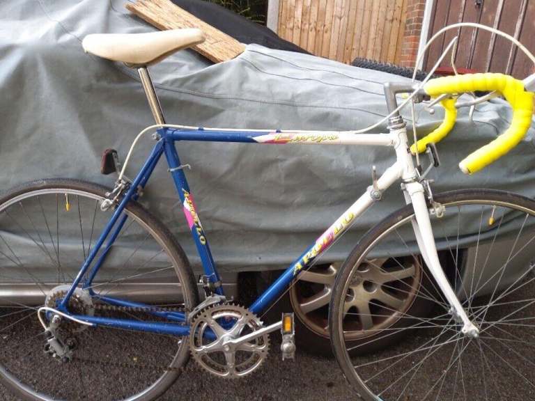 Road bike Apollo Europa.