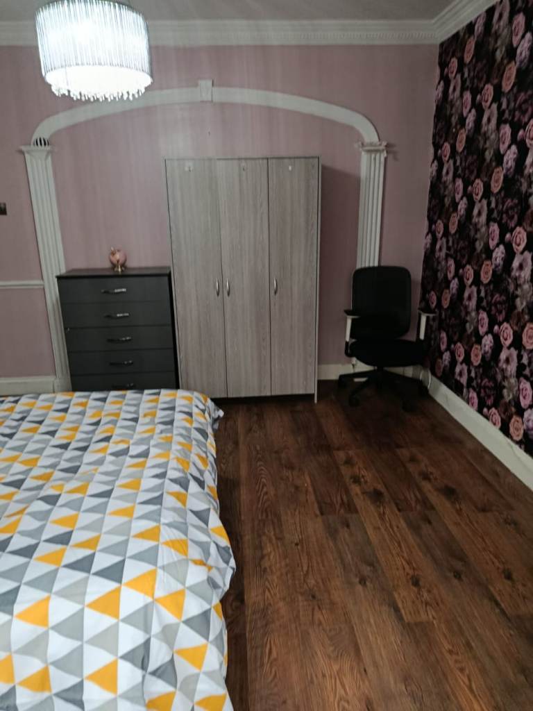 King size room to rent