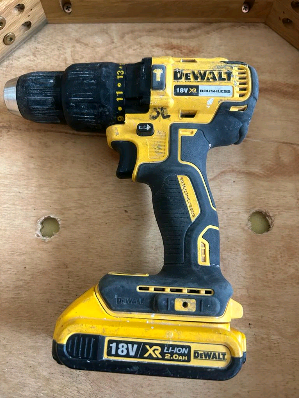 DE WALT DRILL 2ah battery 