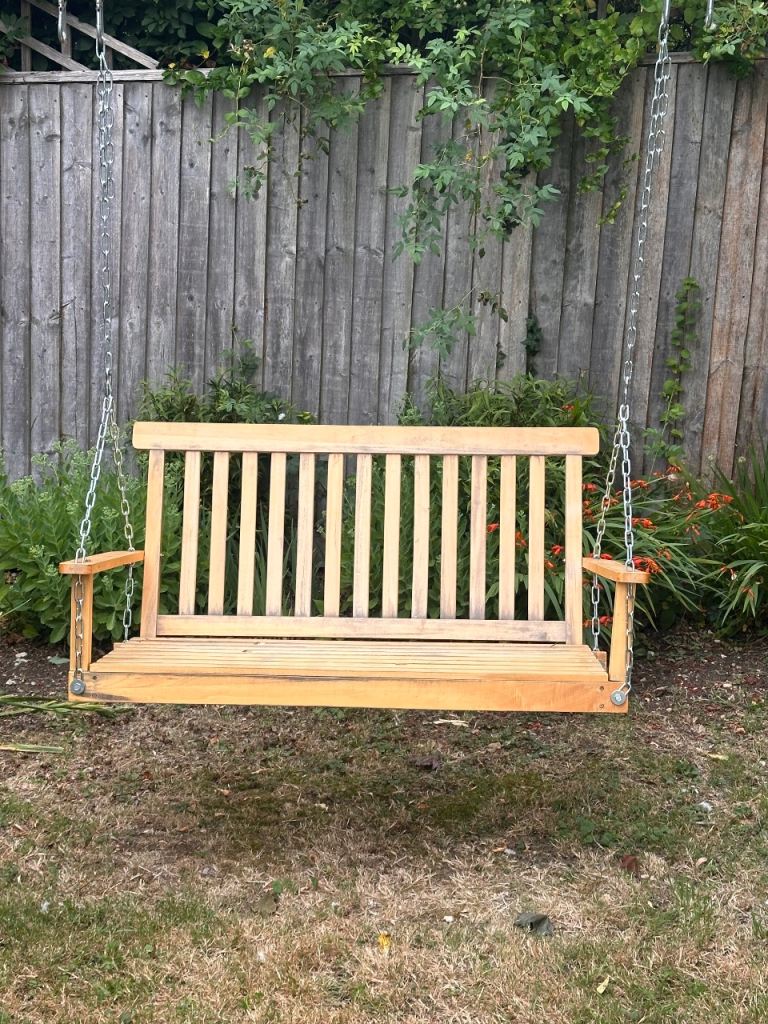Good Condition Wooden Garden Swing Seat with Chains