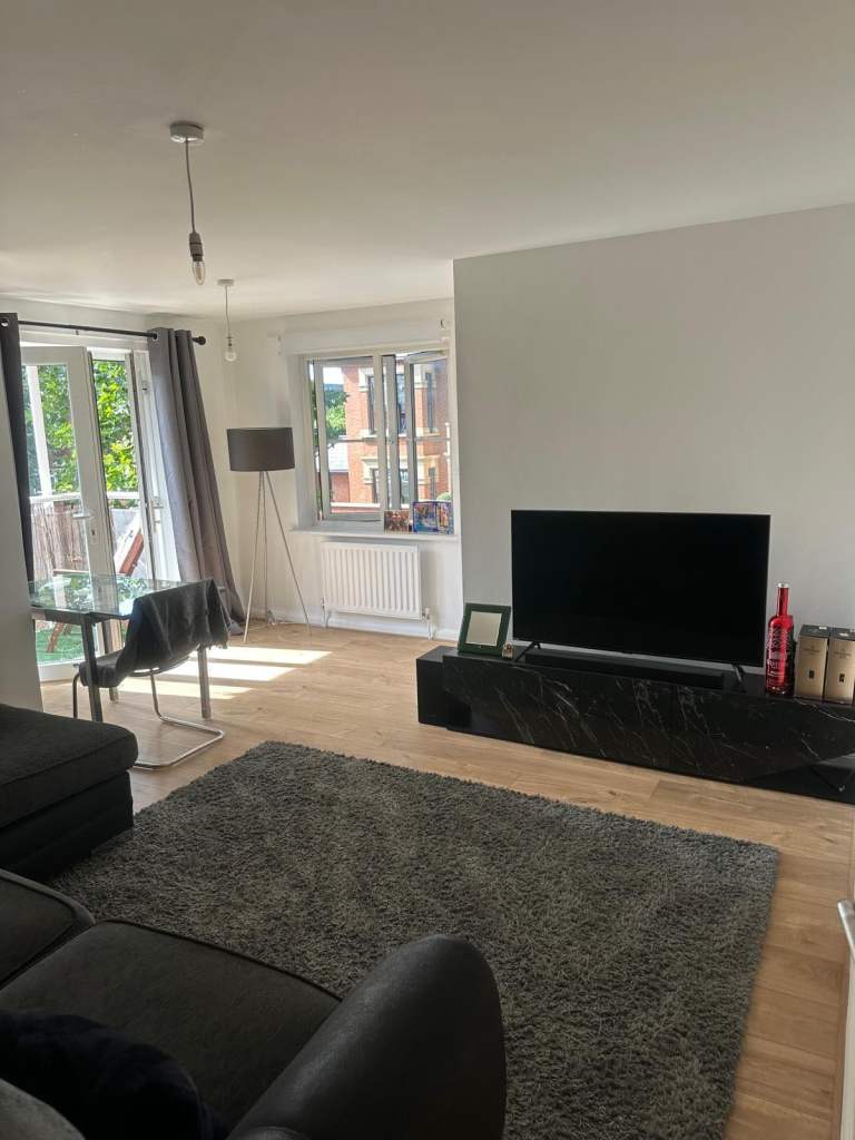 Mutual exchange only – 1 bed flat Beverley Road, W4 (balcony + parking)