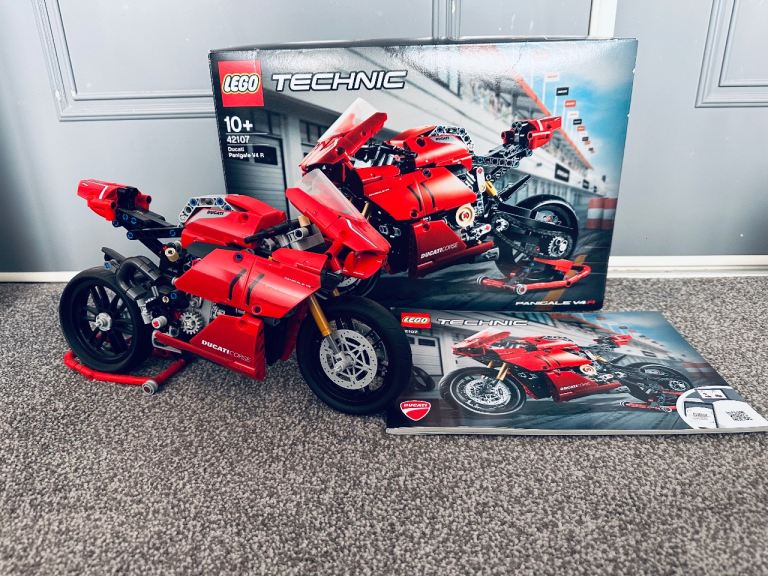 Lego 42107 Ducati Panigale v4 R set 