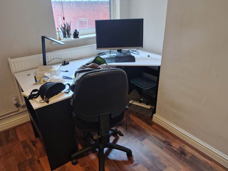 Corner Desk  – Good Condition