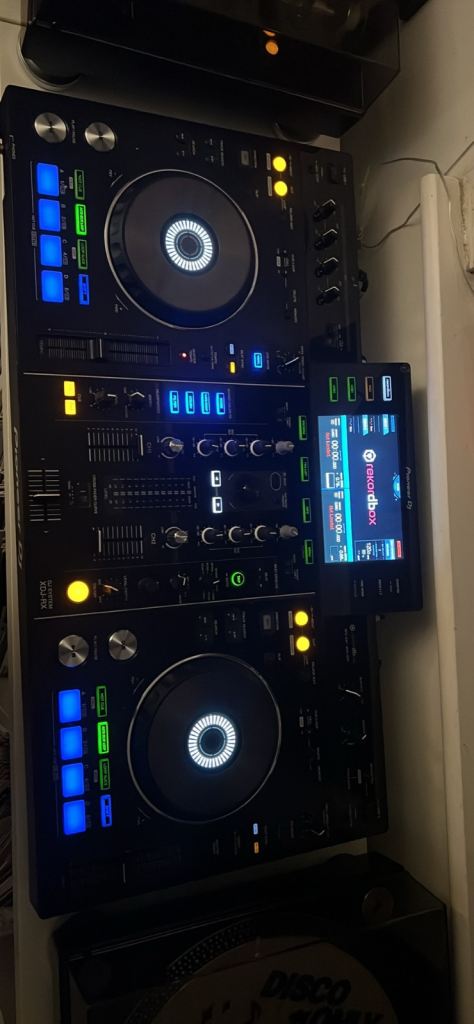 Piooner XDJ-RX all in one controller