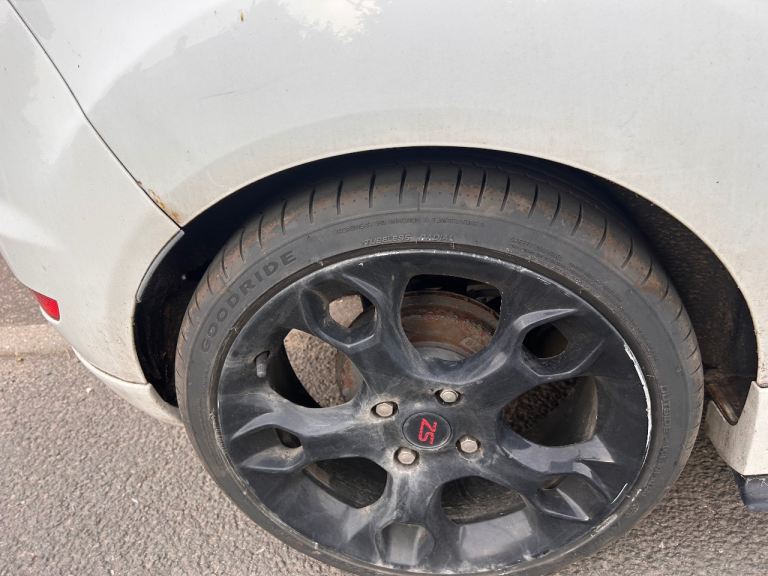 Zetec s snowflake wheels 