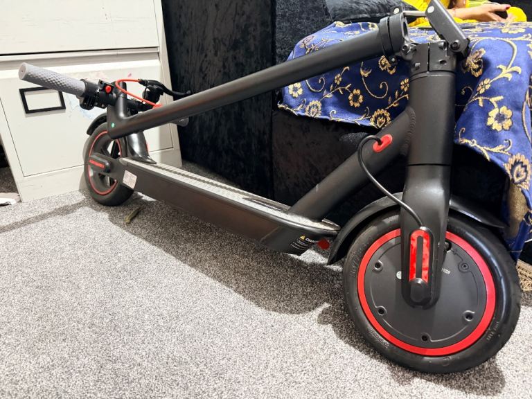 Sunnigoo Electric Scooter - As New Condition 