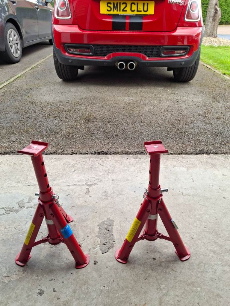 Pair of 3 ton adjustable axle stands