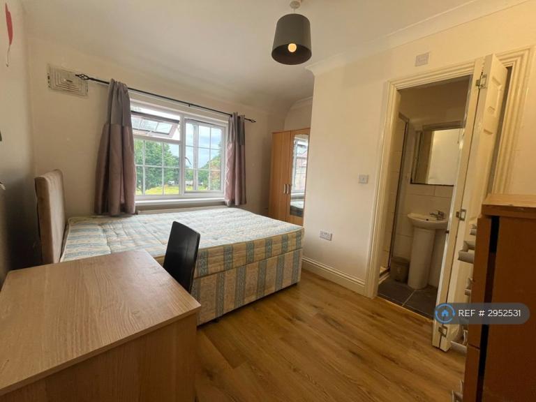 1 bedroom in The Green, London, W3 (#2952531)