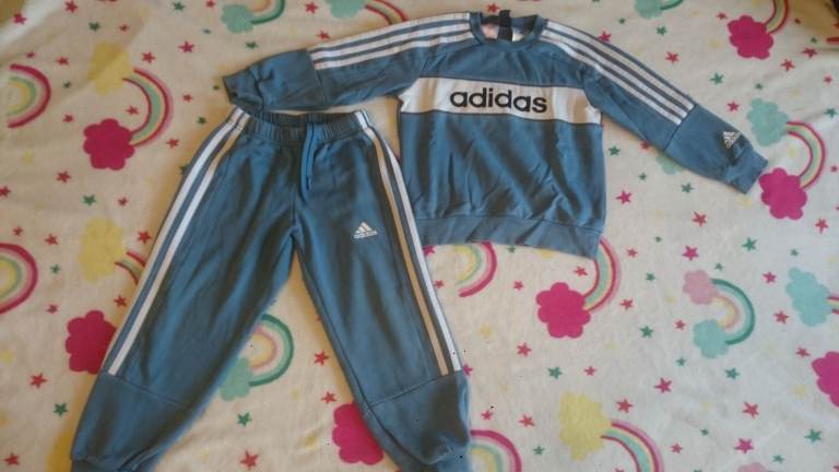 Boys Adidas Tracksuit size 4-5y