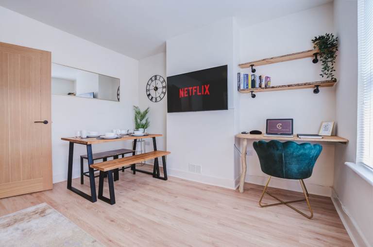 Luxury 2-Bed Flat | Reading | Free Wi-Fi & Parking