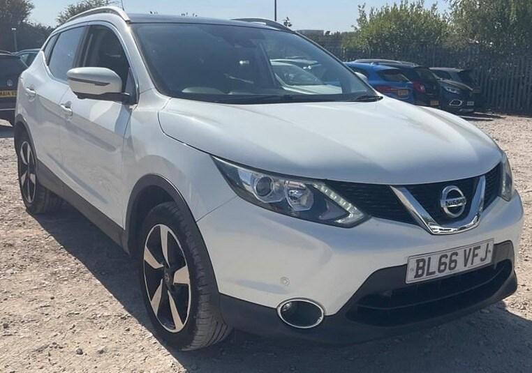2016 Nissan Qashqai 1.2 DiG-T N-Connecta 5dr ++ PANROOF / NAV / CAMERA / DAB / ULEZ ++ HATCHBACK ...