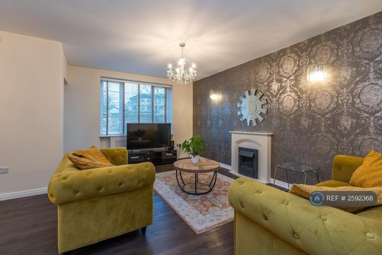3 bedroom flat in Heathway Court, London, NW3 (3 bed) (#2592368)