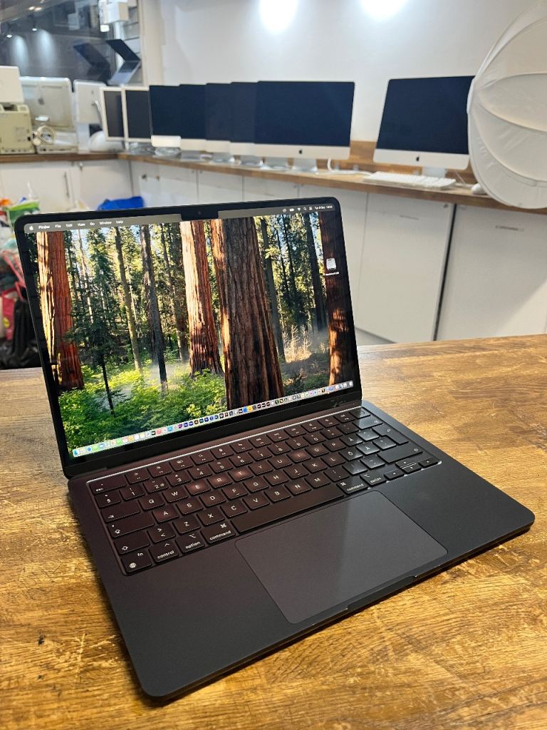 Apple MacBook Air M2 13.6-inch 2022 8C-CPU 8C-GPU 3.49GHz 8GB RAM 256GB SSD Midnight Blue Logic Pro 