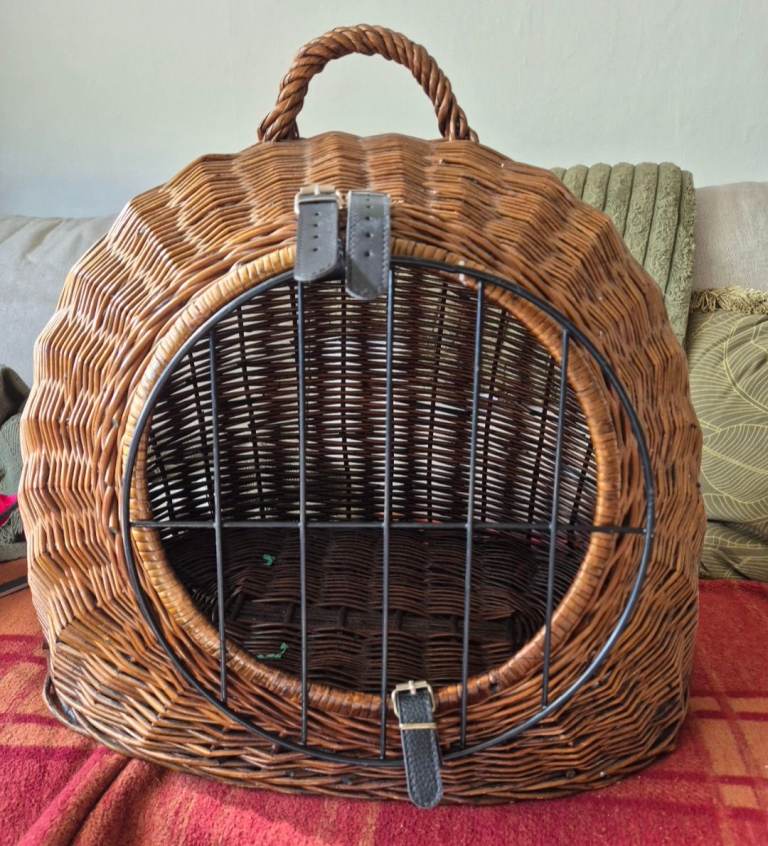 Woven Wicker Cat Travel Basket/Bed As New