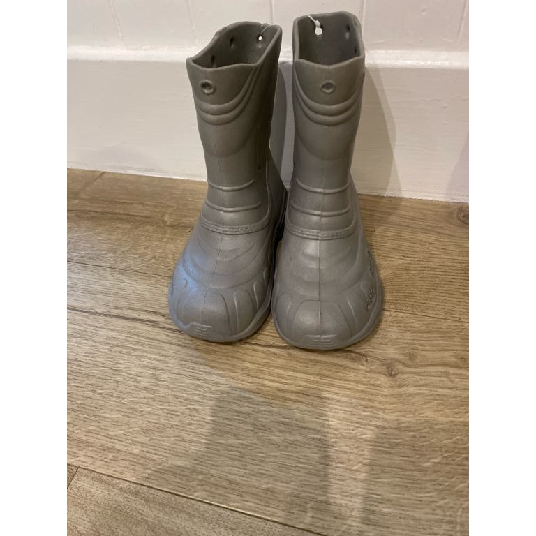 Children’s Grey wellies. (Reduced to £3)