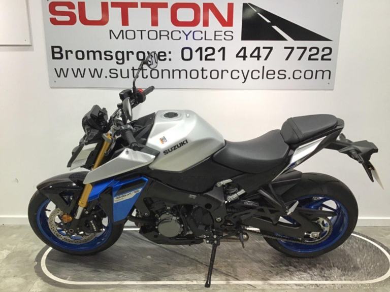 Suzuki GSX-S1000 2025 TFT model.