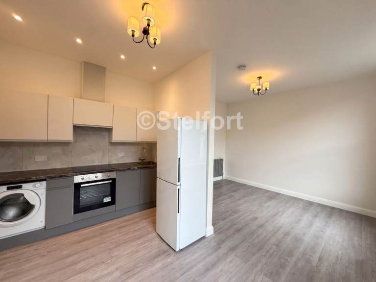 1 bedroom flat in Hornsey Road, London N19