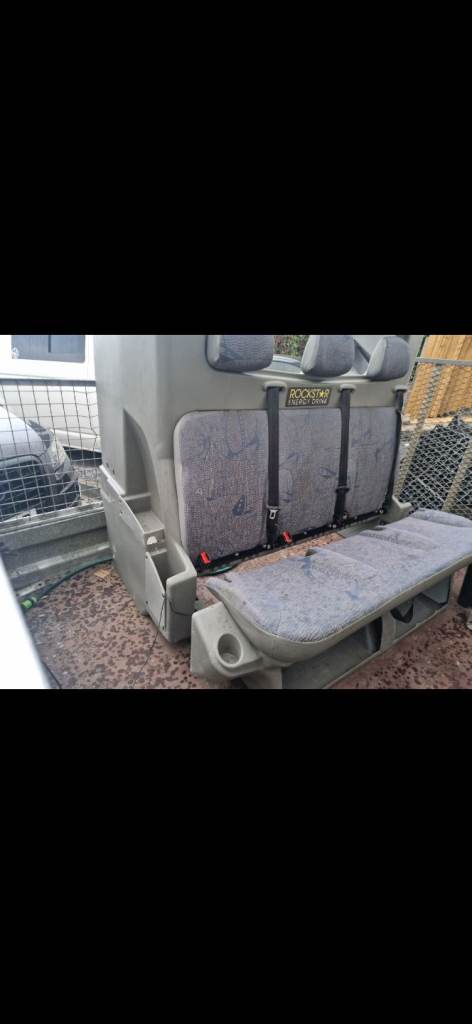 Crew cab seats bulkhead vivaro traffic 
