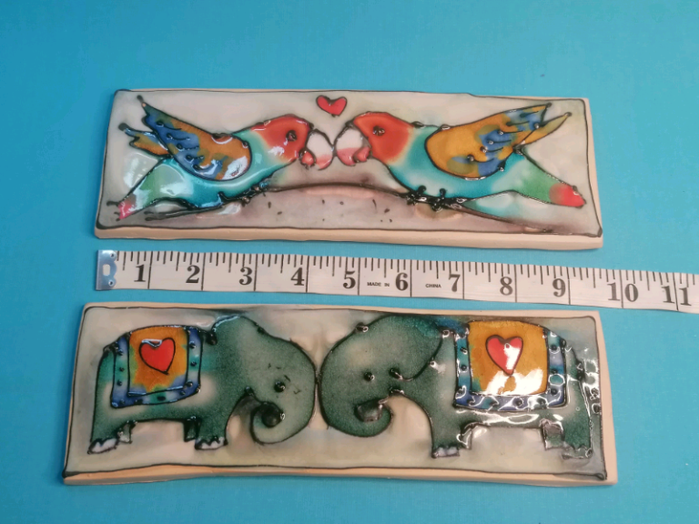 2x beautiful home tiles decoration. 9,5-inch (2 parrots and 2 elephant