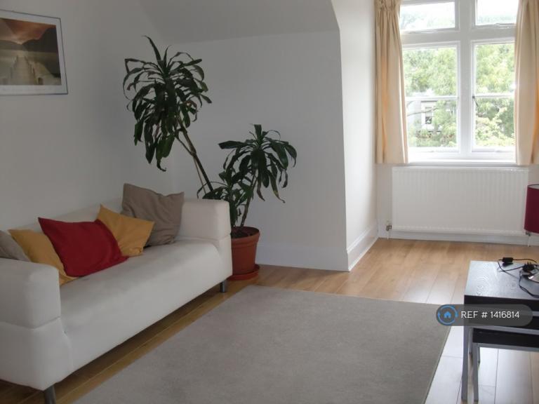 2 bedroom flat in West Hampstead London, London, NW6 (2 bed) (#1416814)