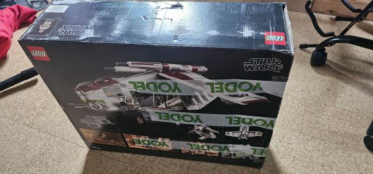 Lego Star Wars Republic Gunship 75309, Brand New (damaged box)