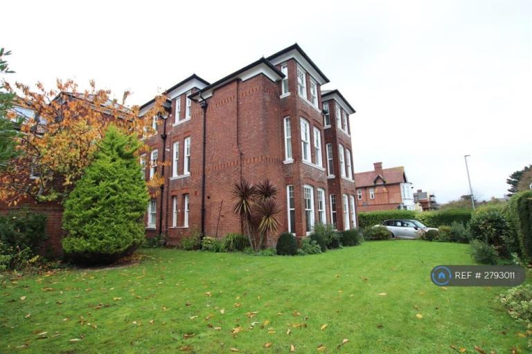 1 bedroom flat in Alphington Road, Exeter, EX2 (1 bed) (#2793011)