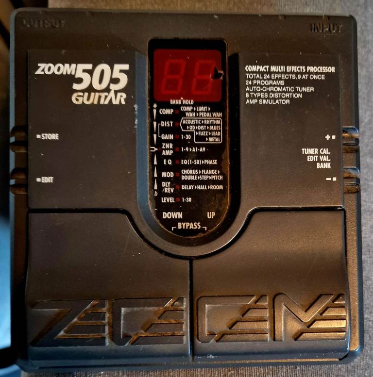 Zoom Guitar Effects Pedal (incl accessories) £25
