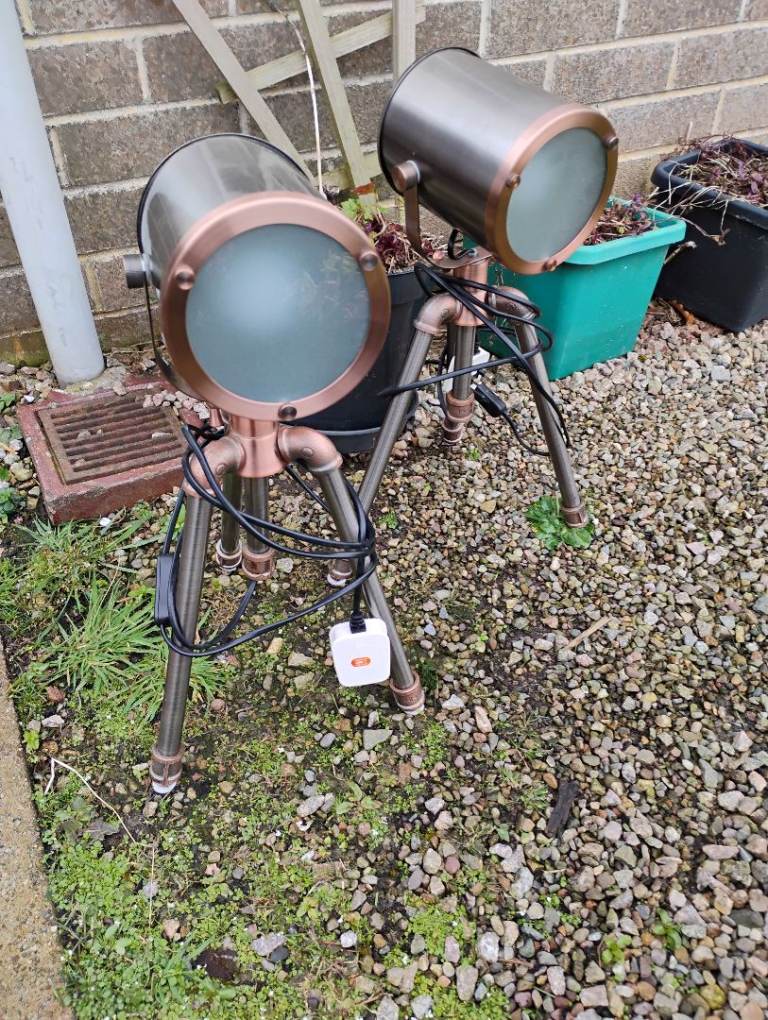  pair of small spotlights fully adjustable in full working order for house office showroom