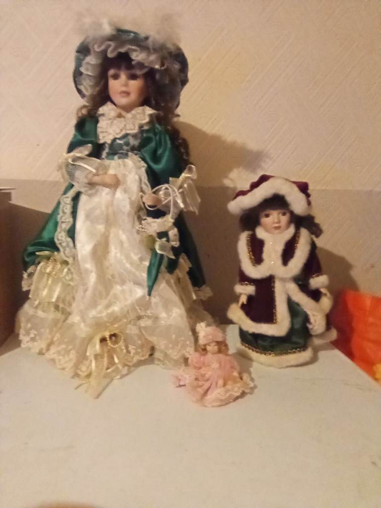 Collection of Dolls.