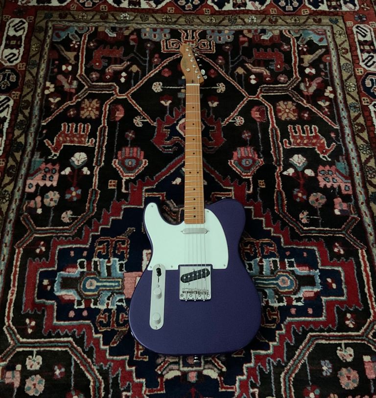 Left handed Electric Guitar – Purple (Mint condition)