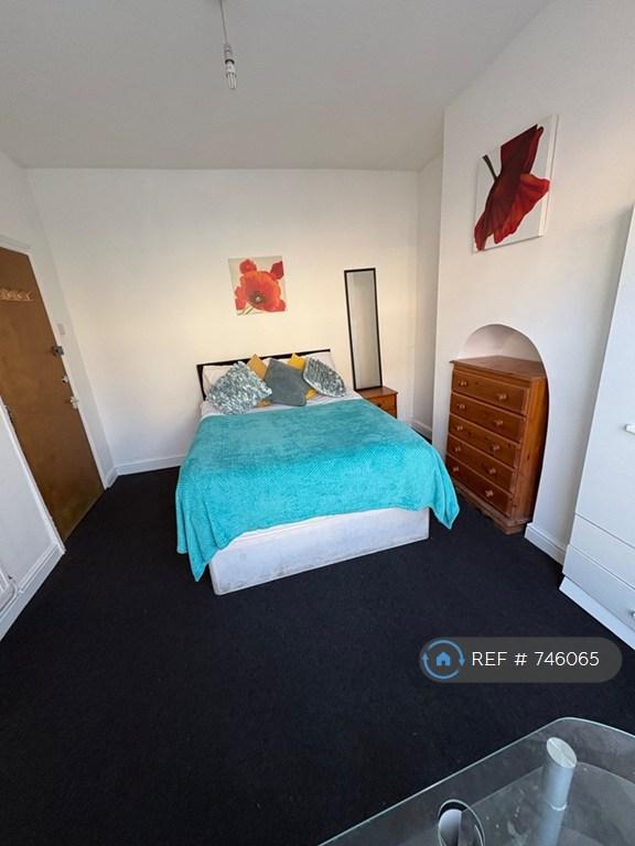 1 bedroom in Borneo Street, Walsall, WS4 (#746065)