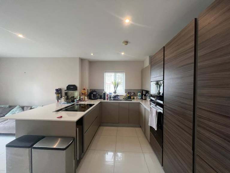 LARGE 4-bedroom house 3 bathroom, 2 CAR DRIVE - MUST SEE PROPERTY
